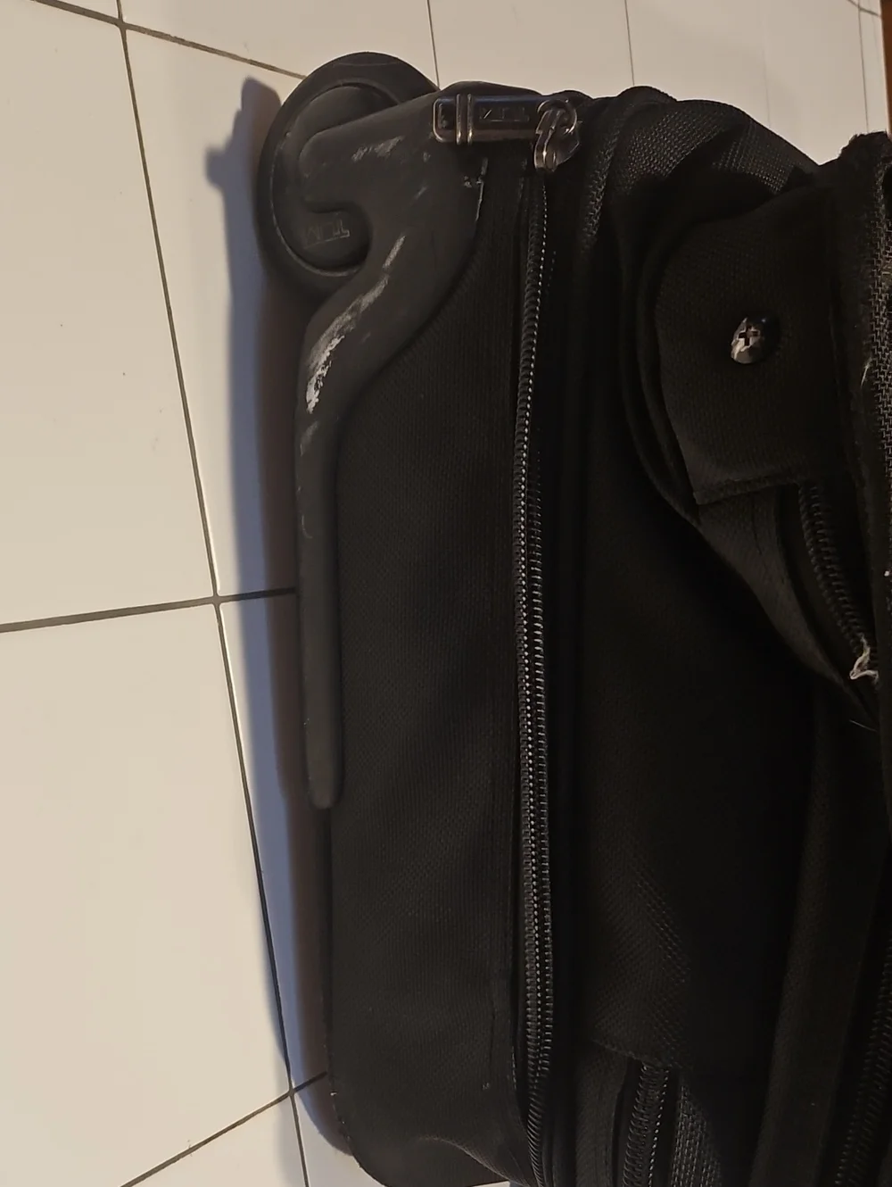 Tumi Black Travel & Laptop Duffle Bag - 2-in-1 Carry